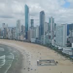 Paisagem urbana e litoral registrados no perfil do Alan