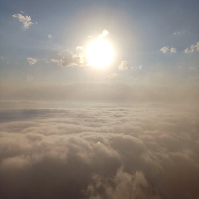 Paisagem de montanhas e nuvens para observar a natureza